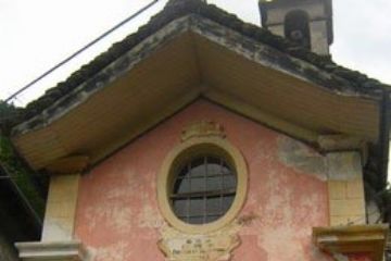 Dettaglio della facciata dell'oratorio di San Fabiano.